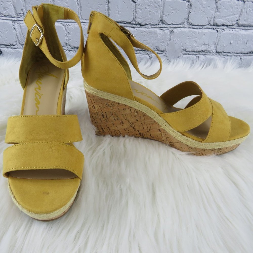 NEW - American Rag Women's Tarrah Sandal - Gold